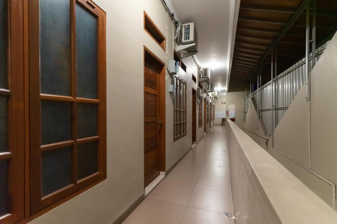 Reddoorz At Joyce Guest House Medan Exterior photo